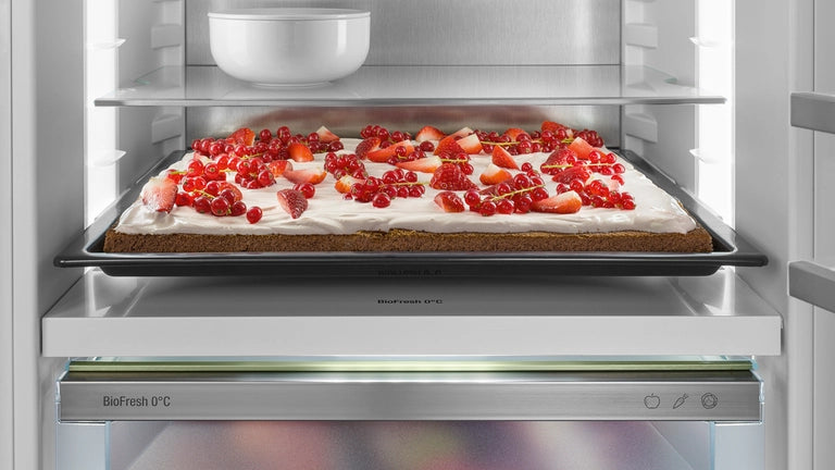 LIEBHERR | SPACE FOR BAKING TRAY
